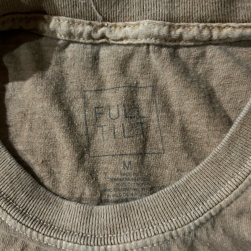 Slightly oversized graphic tee!